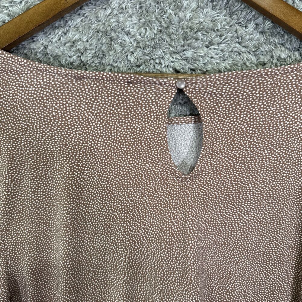 Adrianna Papell Blouse Top Size 1X Polka Dot Taupe Neutral Stretch 3/4 Sleeve - Picture 8 of 10